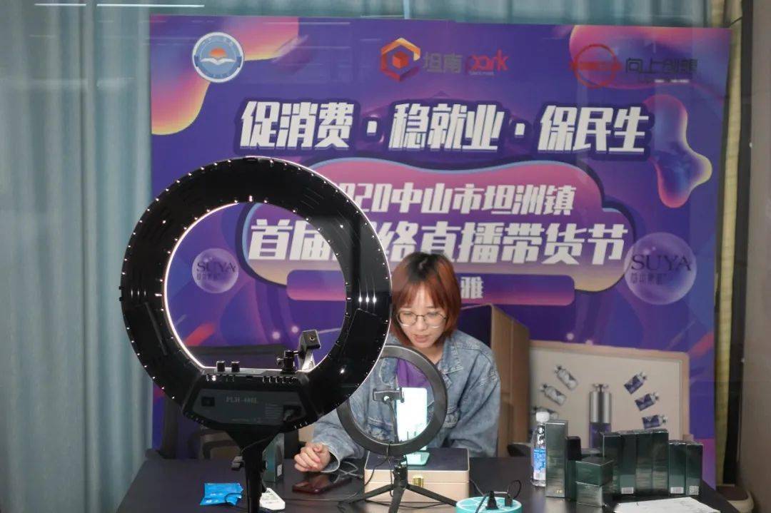 新乡vs南阳夜景视频直播，谁更中？我熬夜看了三天，说点大实话